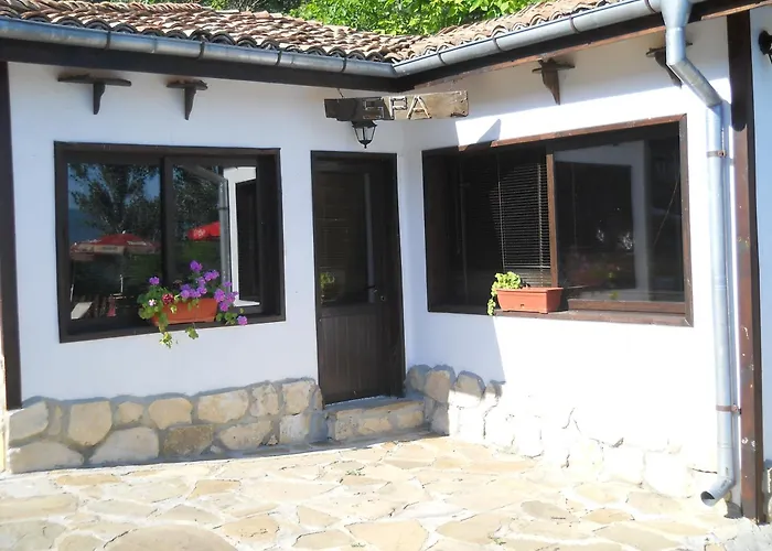 Къща за гости Complex Cherni Vrah 2*